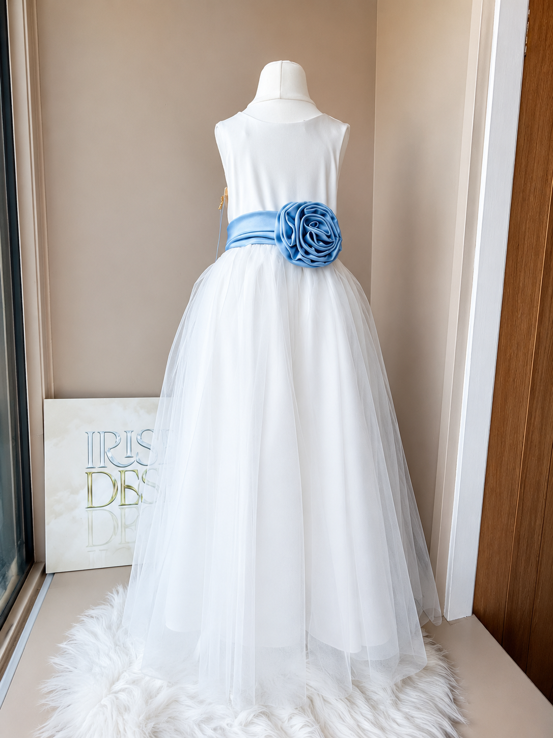 Vestido de niña de las flores blanco y azul cielo