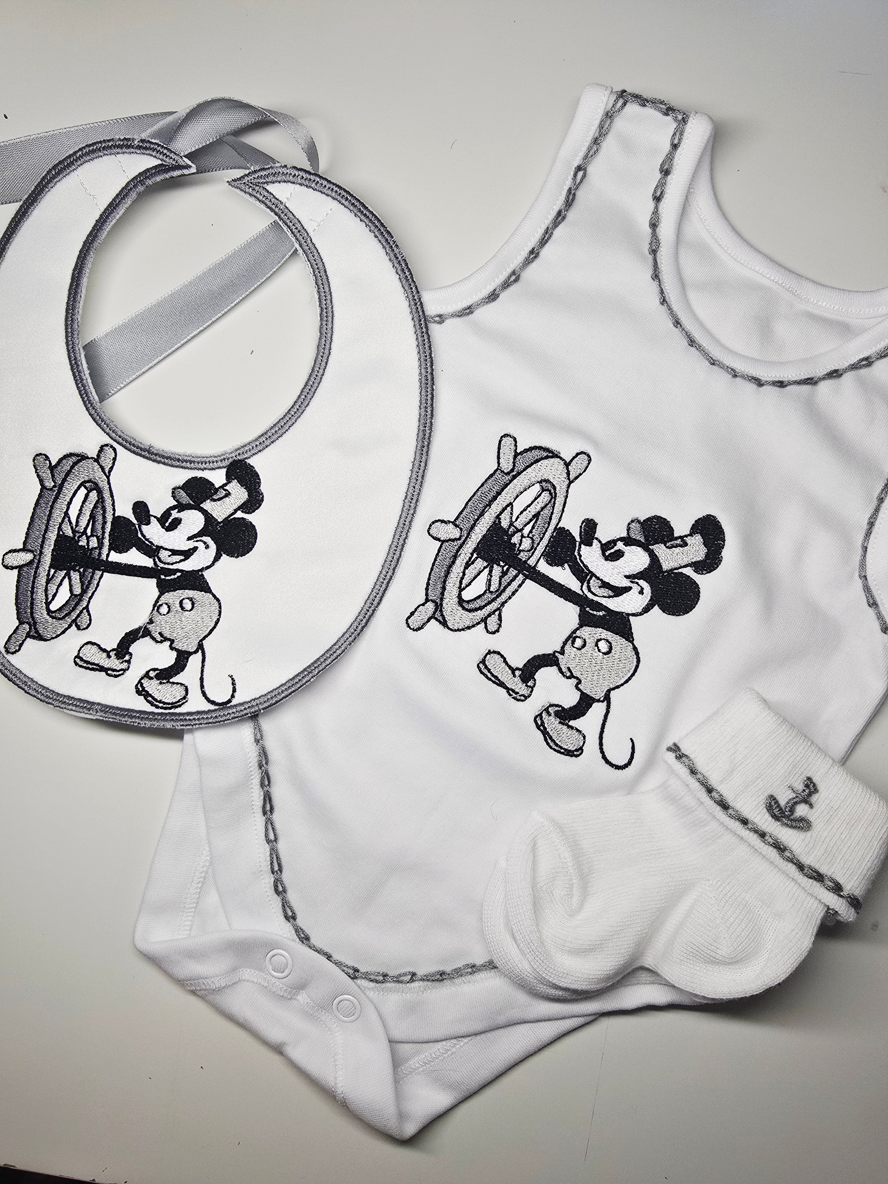 Personalised Baby Vest Gift Set with Bib &amp; Socks – Cute Mouse Design Newborn Outfit